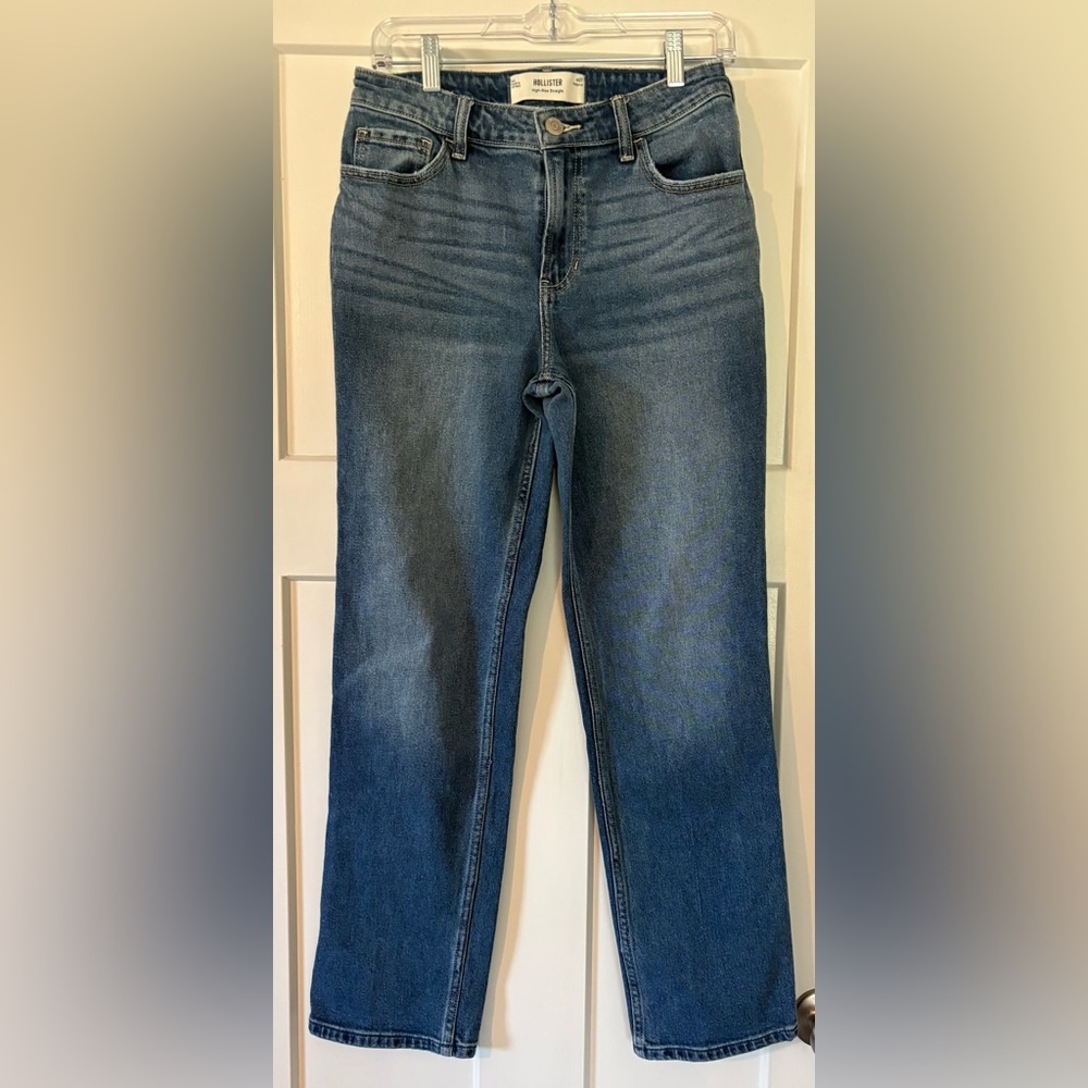 Hollister high rise  Straight-Leg Jeans in Medium Blue Wash size 27/4